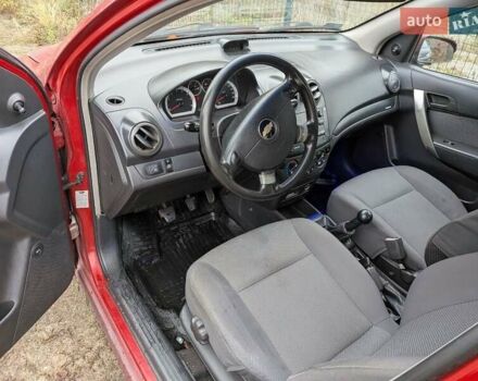 Красный Шевроле Авео, объемом двигателя 1.2 л и пробегом 220 тыс. км за 2900 $, фото 1 на Automoto.ua