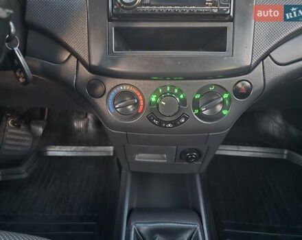 Шевроле Авео 2007 у Хмельницькому на Automoto.ua Червоний Шевроле Авео, об'ємом двигуна 1.5 л та пробігом 180 тис. км за 3299 $, фото 22 на Automoto.ua