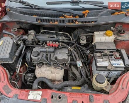 Красный Шевроле Авео, объемом двигателя 1.2 л и пробегом 220 тыс. км за 2900 $, фото 2 на Automoto.ua