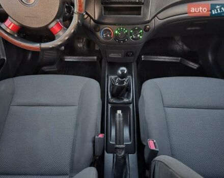 Шевроле Авео 2007 у Хмельницькому на Automoto.ua Червоний Шевроле Авео, об'ємом двигуна 1.5 л та пробігом 180 тис. км за 3299 $, фото 23 на Automoto.ua