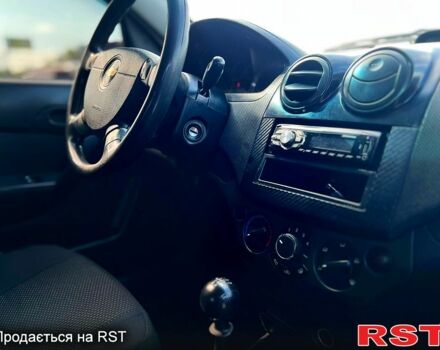 Красный Шевроле Авео, объемом двигателя 1.5 л и пробегом 181 тыс. км за 3999 $, фото 4 на Automoto.ua