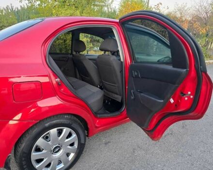 Красный Шевроле Авео, объемом двигателя 0 л и пробегом 180 тыс. км за 3299 $, фото 6 на Automoto.ua