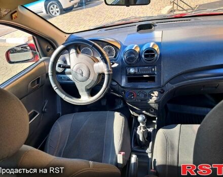 Красный Шевроле Авео, объемом двигателя 1.5 л и пробегом 187 тыс. км за 3600 $, фото 2 на Automoto.ua