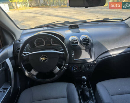 Красный Шевроле Авео, объемом двигателя 1.5 л и пробегом 230 тыс. км за 3750 $, фото 5 на Automoto.ua