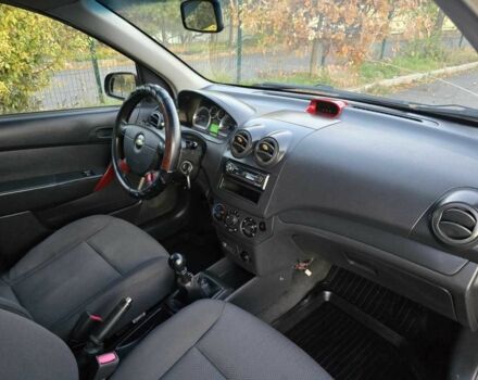 Красный Шевроле Авео, объемом двигателя 0 л и пробегом 180 тыс. км за 3299 $, фото 5 на Automoto.ua