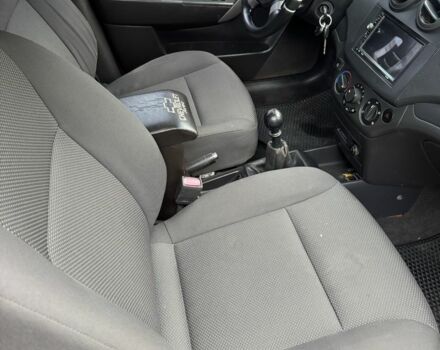 Красный Шевроле Авео, объемом двигателя 1.5 л и пробегом 230 тыс. км за 3750 $, фото 6 на Automoto.ua