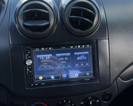 Красный Шевроле Авео, объемом двигателя 1.5 л и пробегом 230 тыс. км за 3750 $, фото 7 на Automoto.ua