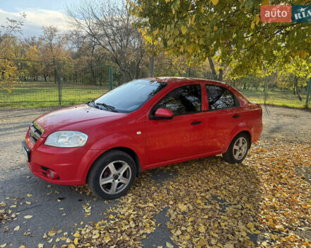 Красный Шевроле Авео, объемом двигателя 1.5 л и пробегом 230 тыс. км за 3750 $, фото 1 на Automoto.ua