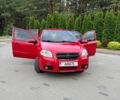 Красный Шевроле Авео, объемом двигателя 1.5 л и пробегом 280 тыс. км за 2500 $, фото 2 на Automoto.ua