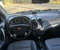 Красный Шевроле Авео, объемом двигателя 1.5 л и пробегом 230 тыс. км за 3750 $, фото 5 на Automoto.ua