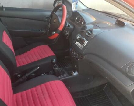 Красный Шевроле Авео, объемом двигателя 1.5 л и пробегом 152 тыс. км за 4400 $, фото 1 на Automoto.ua