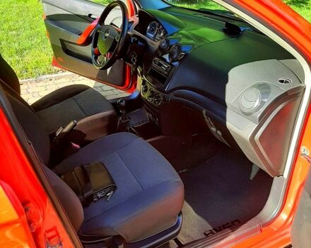 Красный Шевроле Авео, объемом двигателя 1.5 л и пробегом 245 тыс. км за 3650 $, фото 4 на Automoto.ua