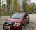 Красный Шевроле Авео, объемом двигателя 1.5 л и пробегом 220 тыс. км за 3303 $, фото 1 на Automoto.ua