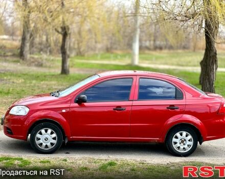 Красный Шевроле Авео, объемом двигателя 1.5 л и пробегом 270 тыс. км за 3500 $, фото 3 на Automoto.ua