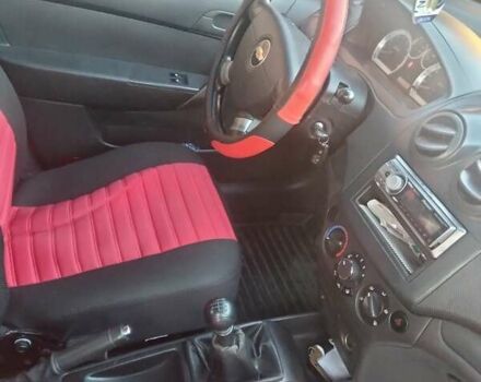Красный Шевроле Авео, объемом двигателя 1.5 л и пробегом 152 тыс. км за 4400 $, фото 2 на Automoto.ua