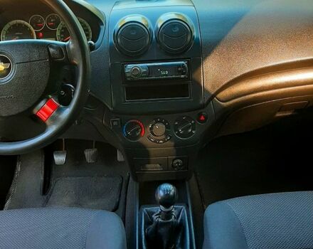 Красный Шевроле Авео, объемом двигателя 1.5 л и пробегом 245 тыс. км за 3650 $, фото 6 на Automoto.ua