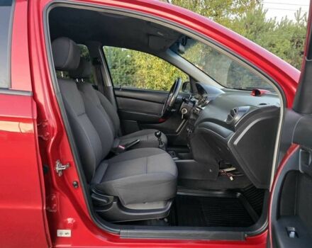 Красный Шевроле Авео, объемом двигателя 0 л и пробегом 180 тыс. км за 3299 $, фото 3 на Automoto.ua