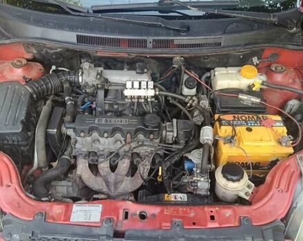 Червоний Шевроле Авео, об'ємом двигуна 1.5 л та пробігом 300 тис. км за 2700 $, фото 2 на Automoto.ua