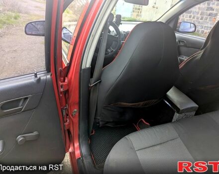 Красный Шевроле Авео, объемом двигателя 15 л и пробегом 358 тыс. км за 3000 $, фото 3 на Automoto.ua