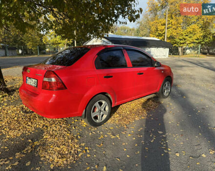 Красный Шевроле Авео, объемом двигателя 1.5 л и пробегом 230 тыс. км за 3750 $, фото 3 на Automoto.ua