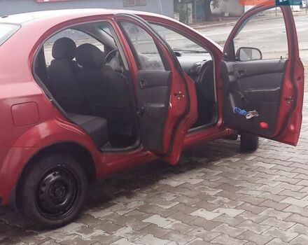 Красный Шевроле Авео, объемом двигателя 1.5 л и пробегом 258 тыс. км за 3300 $, фото 5 на Automoto.ua