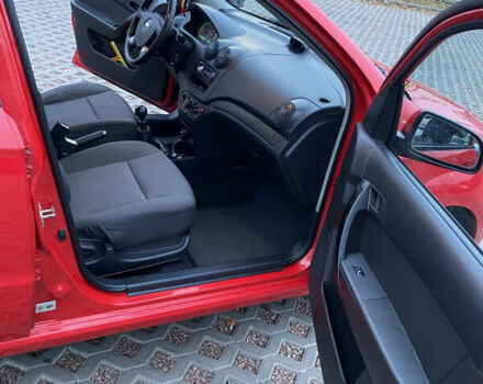 Красный Шевроле Авео, объемом двигателя 1.5 л и пробегом 160 тыс. км за 4700 $, фото 12 на Automoto.ua