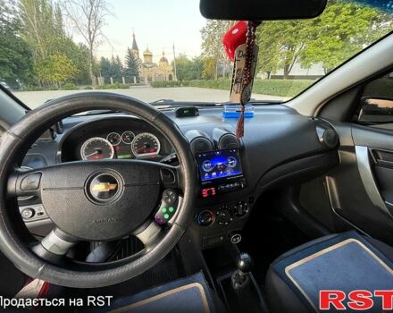 Красный Шевроле Авео, объемом двигателя 1.5 л и пробегом 201 тыс. км за 4000 $, фото 4 на Automoto.ua