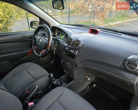 Шевроле Авео 2007 у Хмельницькому на Automoto.ua Червоний Шевроле Авео, об'ємом двигуна 1.5 л та пробігом 180 тис. км за 3299 $, фото 28 на Automoto.ua