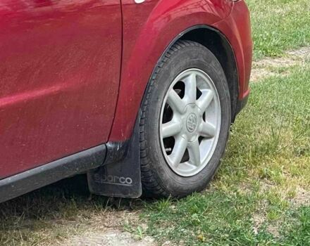 Красный Шевроле Авео, объемом двигателя 1.5 л и пробегом 300 тыс. км за 3500 $, фото 1 на Automoto.ua