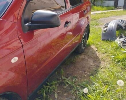 Красный Шевроле Авео, объемом двигателя 1.5 л и пробегом 300 тыс. км за 3500 $, фото 2 на Automoto.ua