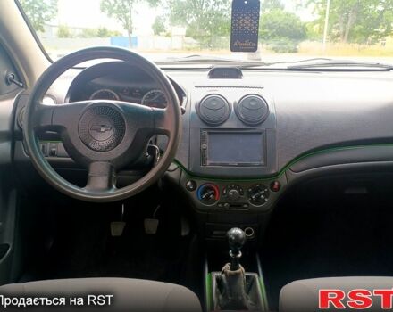 Красный Шевроле Авео, объемом двигателя 1.5 л и пробегом 307 тыс. км за 3800 $, фото 8 на Automoto.ua