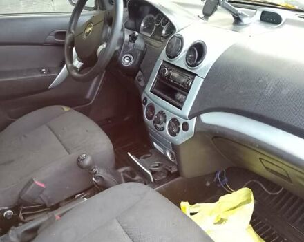 Красный Шевроле Авео, объемом двигателя 1.5 л и пробегом 241 тыс. км за 2700 $, фото 2 на Automoto.ua