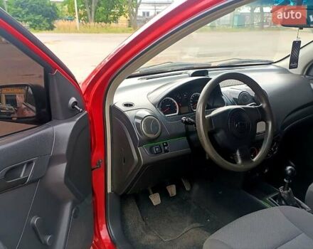 Красный Шевроле Авео, объемом двигателя 1.5 л и пробегом 307 тыс. км за 3800 $, фото 6 на Automoto.ua