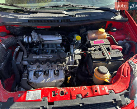 Красный Шевроле Авео, объемом двигателя 1.5 л и пробегом 160 тыс. км за 3150 $, фото 7 на Automoto.ua