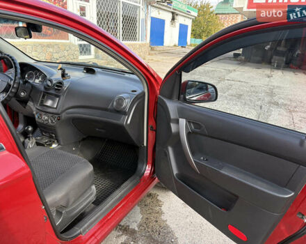 Красный Шевроле Авео, объемом двигателя 1.5 л и пробегом 263 тыс. км за 4500 $, фото 9 на Automoto.ua