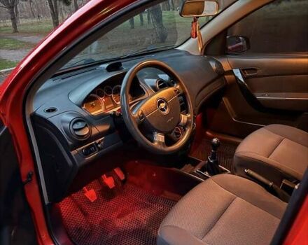 Червоний Шевроле Авео, об'ємом двигуна 1.5 л та пробігом 208 тис. км за 4200 $, фото 10 на Automoto.ua