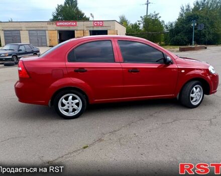 Красный Шевроле Авео, объемом двигателя 1.5 л и пробегом 307 тыс. км за 3800 $, фото 1 на Automoto.ua