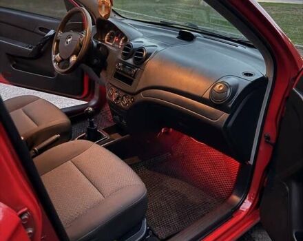 Червоний Шевроле Авео, об'ємом двигуна 1.5 л та пробігом 208 тис. км за 4200 $, фото 7 на Automoto.ua