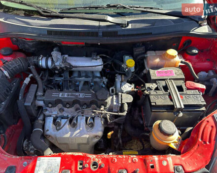 Красный Шевроле Авео, объемом двигателя 1.5 л и пробегом 160 тыс. км за 3150 $, фото 8 на Automoto.ua