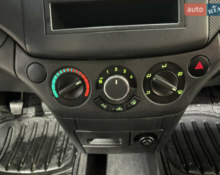 Красный Шевроле Авео, объемом двигателя 1.5 л и пробегом 34 тыс. км за 6300 $, фото 16 на Automoto.ua