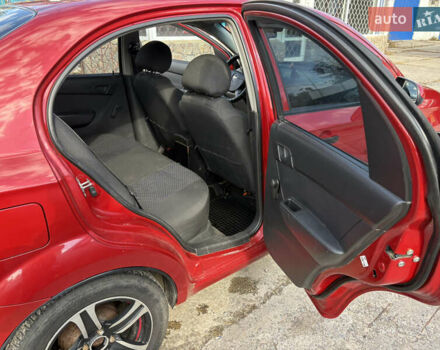Красный Шевроле Авео, объемом двигателя 1.5 л и пробегом 263 тыс. км за 4500 $, фото 7 на Automoto.ua