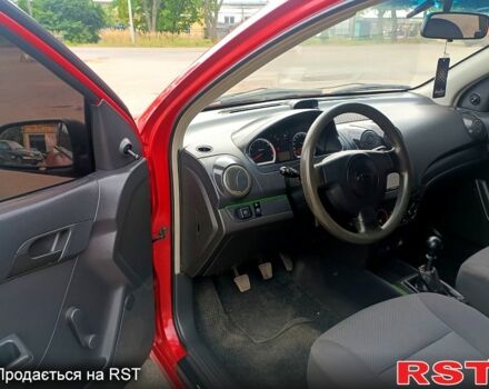 Красный Шевроле Авео, объемом двигателя 1.5 л и пробегом 307 тыс. км за 3800 $, фото 7 на Automoto.ua