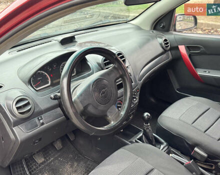 Красный Шевроле Авео, объемом двигателя 1.5 л и пробегом 230 тыс. км за 2450 $, фото 4 на Automoto.ua