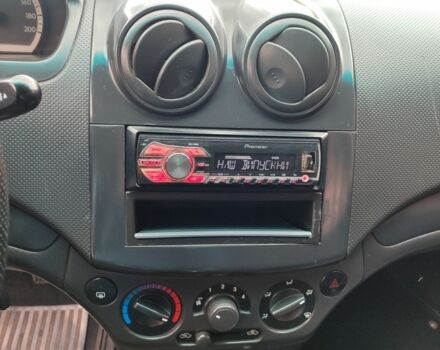 Красный Шевроле Авео, объемом двигателя 1.5 л и пробегом 239 тыс. км за 3200 $, фото 7 на Automoto.ua