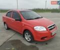 Красный Шевроле Авео, объемом двигателя 1.5 л и пробегом 220 тыс. км за 4050 $, фото 1 на Automoto.ua