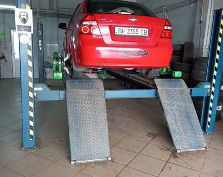 Красный Шевроле Авео, объемом двигателя 1.5 л и пробегом 300 тыс. км за 3500 $, фото 1 на Automoto.ua