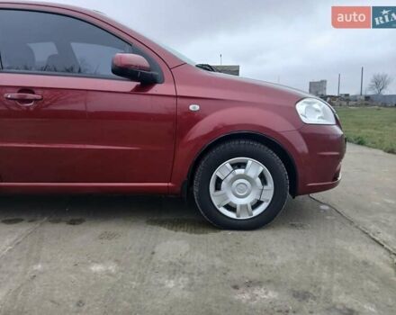 Красный Шевроле Авео, объемом двигателя 1.6 л и пробегом 91 тыс. км за 4800 $, фото 2 на Automoto.ua