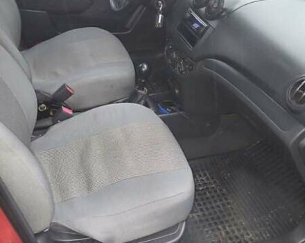 Красный Шевроле Авео, объемом двигателя 1.5 л и пробегом 215 тыс. км за 3000 $, фото 5 на Automoto.ua