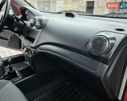 Красный Шевроле Авео, объемом двигателя 1.5 л и пробегом 34 тыс. км за 6200 $, фото 46 на Automoto.ua