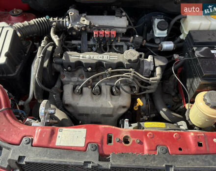 Красный Шевроле Авео, объемом двигателя 1.5 л и пробегом 263 тыс. км за 4500 $, фото 13 на Automoto.ua